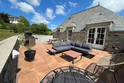 Image de Le Panoramique YourHostHelperIdéal pour les familles avec sa salle de jeux!