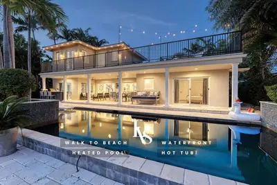 Image de New Royale 80ft Waterfront/Wlk2Beach/HotPool/Spa/KitchenBBQ