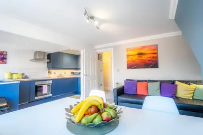Image de Brunswick Fab Pad - 2 Bedroom & 2 bathroom & Garden view balcony.