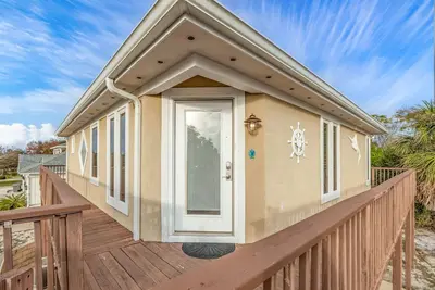 Image de Coastal Charmer. Just Minutes from the Beach! Brand New Hot Tub! Rv Parking!