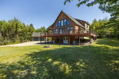 Image de Sunday River Cabin w/ Hot Tub, Fireplace, Games, 2 Living Areas - Sleeps 12