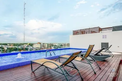 Image de Vibrant Condo by 5th Ave | Roof Pool | Gym | Bbq