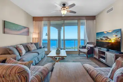 Image de 🏖️Balcony Sound Views-Walk to Beach-Pool-2br Portofino 1-1306