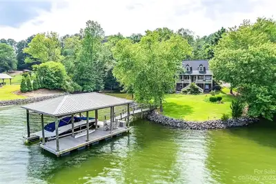 Image de Restful Home in a Quiet Cove w Kayaks, SUPs, Dock & Boat Option - Near Charlotte
