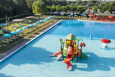 Image de Feriendorf Fantastico Bungalow für 8 Personen
