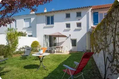 Image de Maison calme avec jardin proche de la mer, 3 chambres