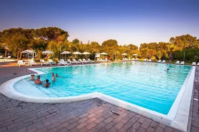 Image de Vacation village Le Tamerici Mobilehome Capri for 6 persons