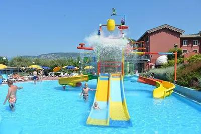 Image de Serenella vacation complex Two-room apartment Flamingo for 4 people