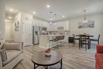 Image de Cozy Cove  15 Min from Downtown