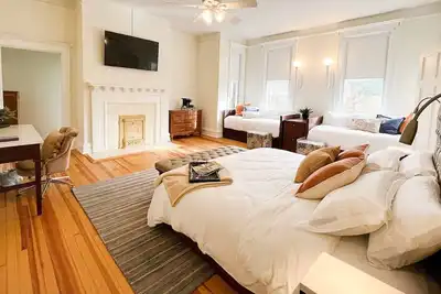 Image de Luxury Family Suite in LaGrange Historic Mansion