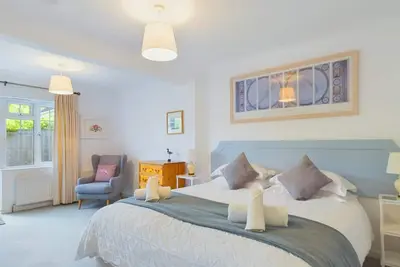 Image de White Roses a dog friendly retreat for two