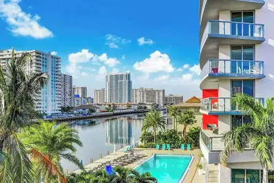Image de Top Floor Luxury Penthouse with Private Roof Deck