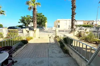 Image de Appartement avec jardin – vue sur mer
