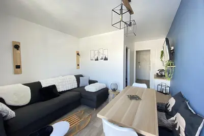 Image de Studio lumineux avec une magnifique vue montagne