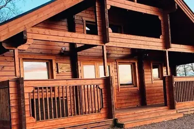 Image de A traditional Scandinavian style lodge, with stylish wooden interior decorated with a Scottish theme
