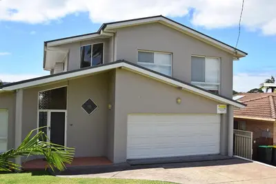 Image de Pete's Place. Well-appointed reburnished 2 storey house
