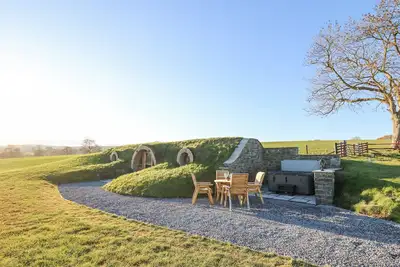 Image de Tan Y Wawr- Onnen, romantic, with hot tub in Llanfair Caereinion