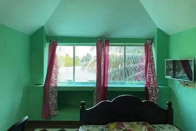 Image de Holiday Home with Lush Garden\n\n