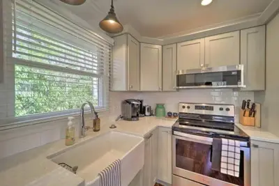 Image de New! Cozy Mtn cabin close to skiing and more!