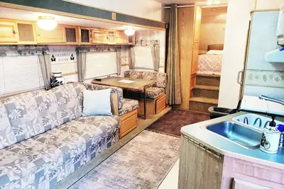 Image de Centrally located Cozy Rv with all the essentials in spacious secure gated area!