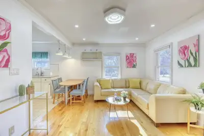 Image de Family Home near Ny Beach, Private Workspace by Zen Living