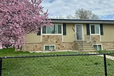 Image de Happy hippie house. Cozy remodeled 3bd, family neighborhood Salt Lake City!