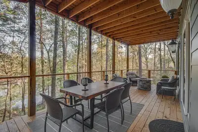Image de Waterfront Terry Home w\/ 3 Decks & Hot Tub!