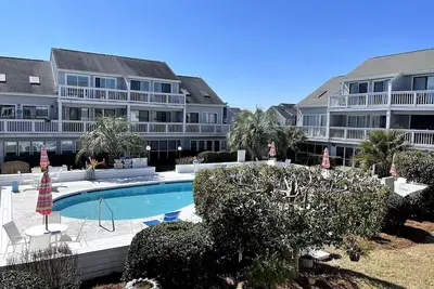 Image de Lovely 2 bedroom condo with pool J3