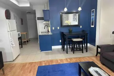 Image de Main floor apt near airport