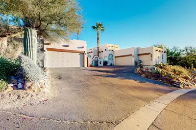 Image de Attractive home with private pool, spa, patio, Ac, & W/D - near attractions
