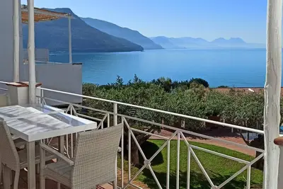 Petrasia- Sea view flat located in the Ruve Bianche Residence with swimming pool and private beach