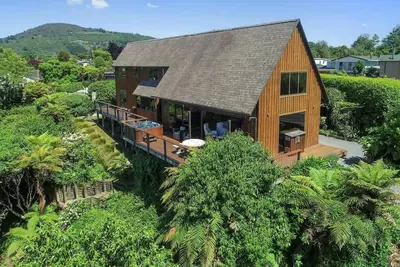 Image de Pukeko Landing | Stunning Lake Views with Spa Pool