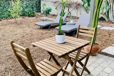 Image de Spacious Alhambra studio with parking. \n