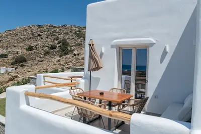 Appartement dans un hôtel 'Naxos Earth Suites Quadruple' avec vue sur mer et climatisation