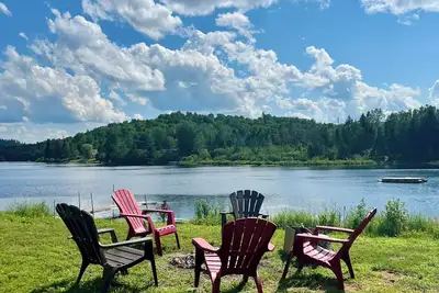 Image de Évadez-vous au chalet paisible ayant une vue extraordinaire du lac