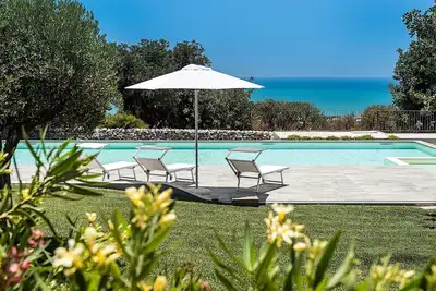 Image de Magnifique maison de vacances privée pour 6 personnes avec Wifi, piscine, Tv, terrasse et parking