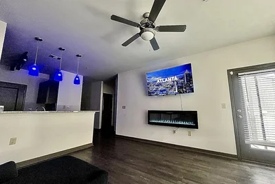 Image de Atlanta Chic Urban Retreat Modern Apartment Stunning City Views private balcony