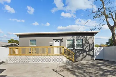 Image de New 2 Bedroom - Downtown St Pete!