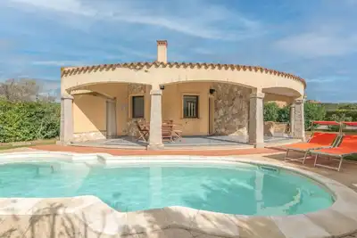 Image de Appartement dans une maison de vacances avec Wifi, climatisation, piscine privée, Tv, terrasse