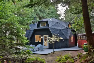 Image de Private Dome Hidden in the Trees