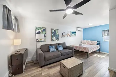 Image de Charming Studio Steps from the Beach
