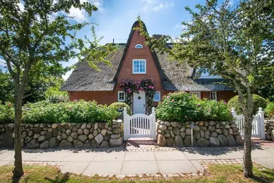 Image de Heckenrose - Typisches Friesenhaus Unter Reet