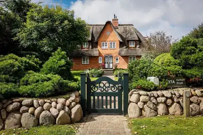 Image de Keitum Royal - Keitum Royal - Reetgedeckte Doppelhaushälfte mit Einzelhaus-charakter