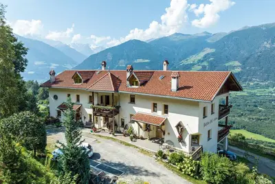 Image de Appartement 'Patztauhof Tschavalatsch' avec vue sur la montagne, jardin partagé et Wi-Fi