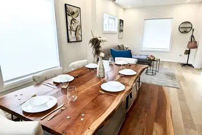 Image de Beautiful Vacation Home in Niagra Falls! Minutes away from Clifton Hill