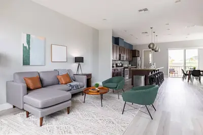 Image de Bright Newark 4br w/ Balcony, nr Dining & Trampoline Park, by Blueground