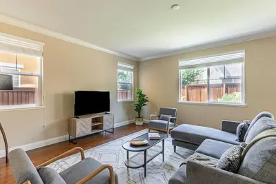 Image de Roomy Dublin 5br w/ Backyard, Groceries, Park & Playground, by Blueground