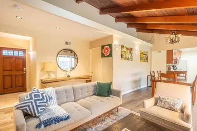 Image de Mountain View 4br w/ Backyard, near Retail & Green Spaces, by Blueground