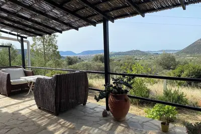 Homerez - Maison confortable avec vue mer et montagne à Ermioni