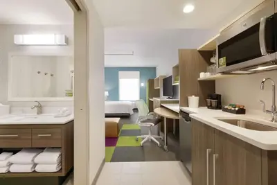 Image de Ideal Location! 3 Classy Units, Onsite Pool, Free Breakfast, Pets Allowed!